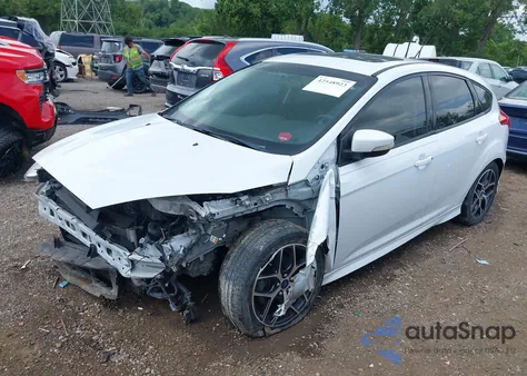 2015 Ford Focus Se z USA, uszkodzony, nr VIN 1FADP3K22FL378590